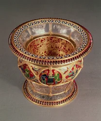 Pudełko z emalią plique-a-jour i cloisonne, autorstwa Alexis Falize, Paryż, ok. 1870 (kryształ górski, złoto i emalia)
